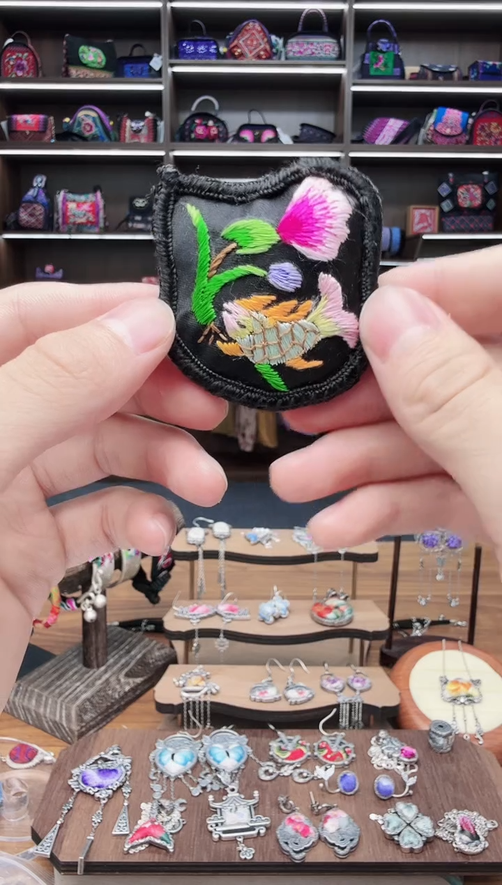 织绣66蒙阿苏苗绣传承旗舰店
