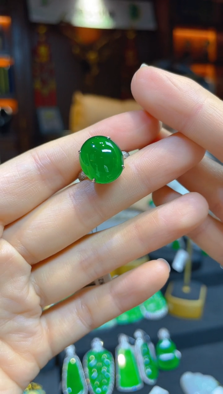 【闪购商品】翡翠戒指18K金镶嵌118218天然A货翡翠蛋面戒指