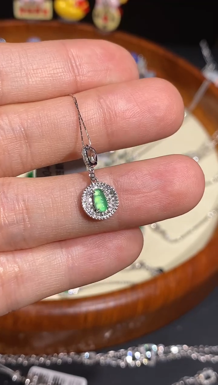 【闪购商品】翡翠颈饰18K金镶嵌吊坠