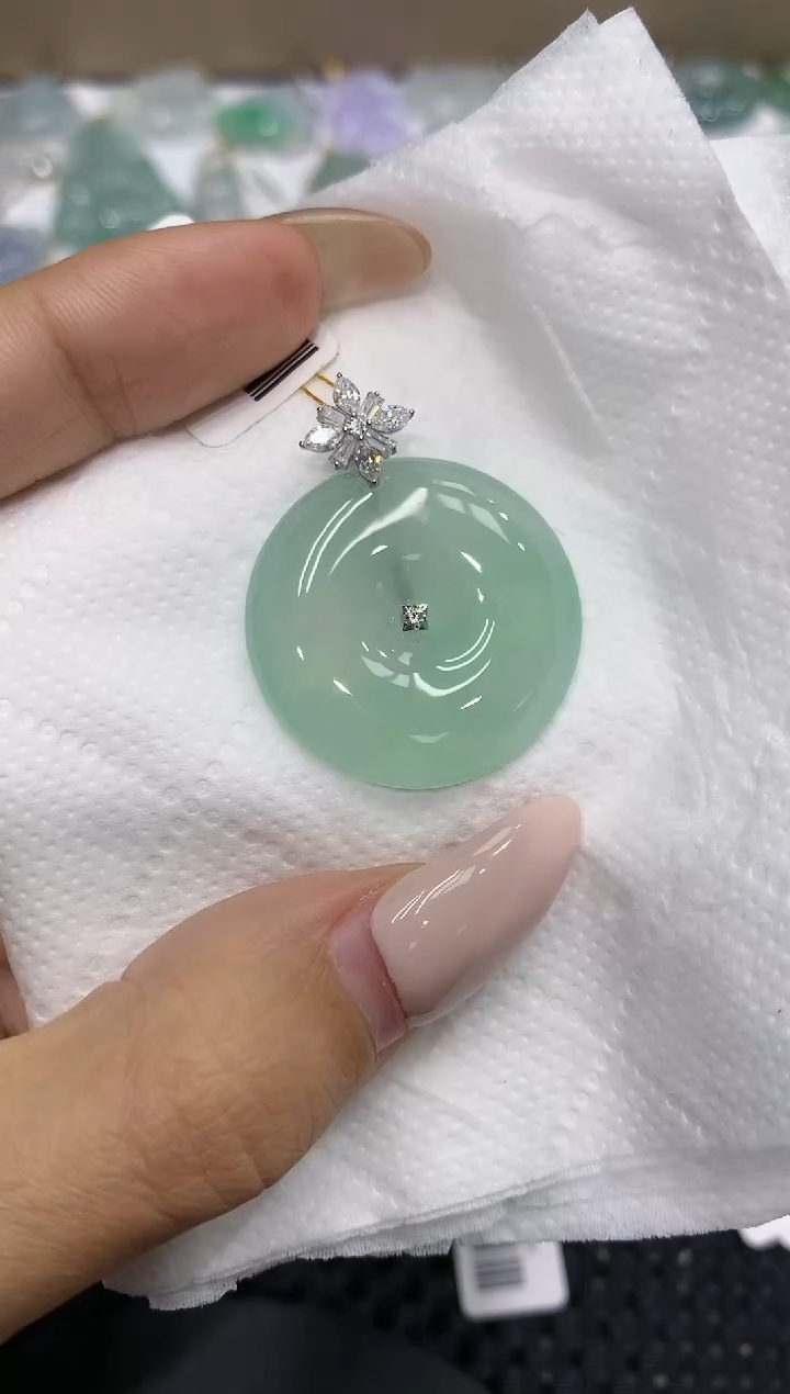 颈饰18K金镶嵌翡翠111111111111