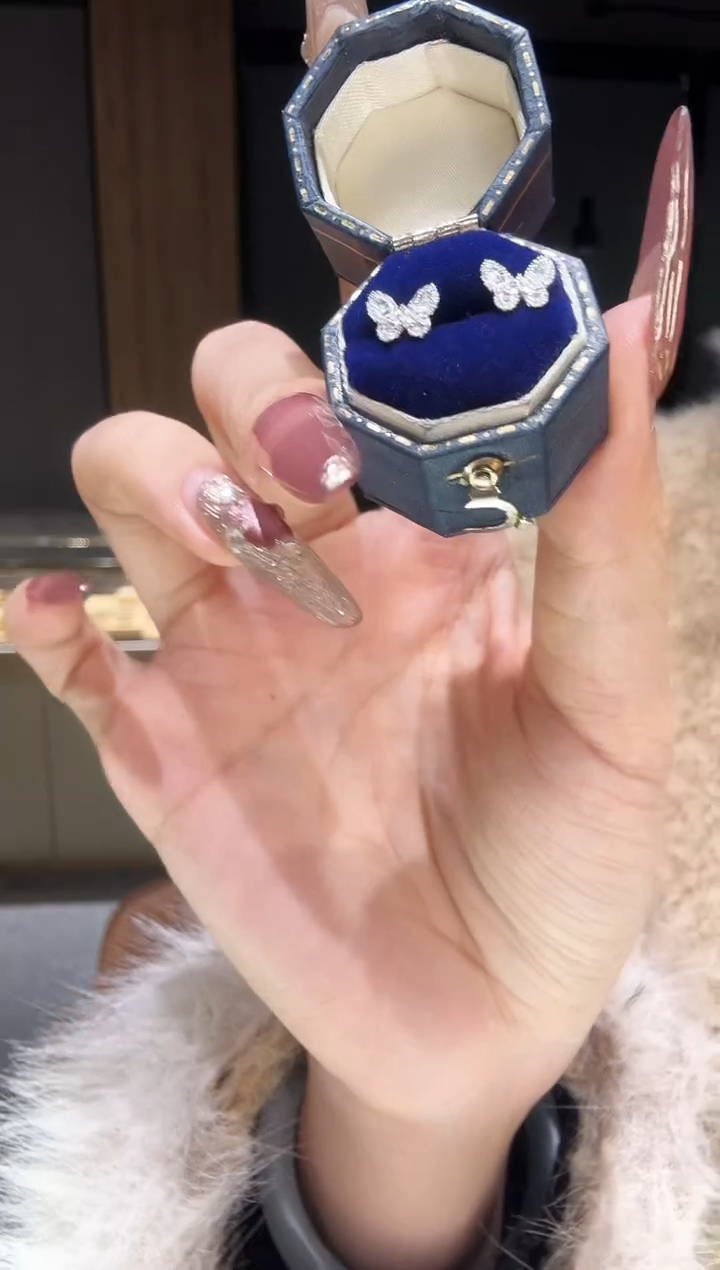 【闪购商品】钻石耳饰18K金镶嵌蝴蝶