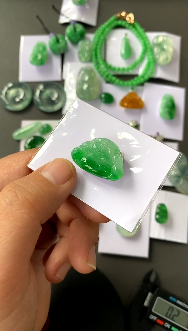 【闪购商品】定制翡翠未镶嵌佛公