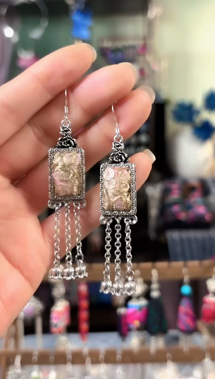 彩云南阁非遗老绣饰品616*