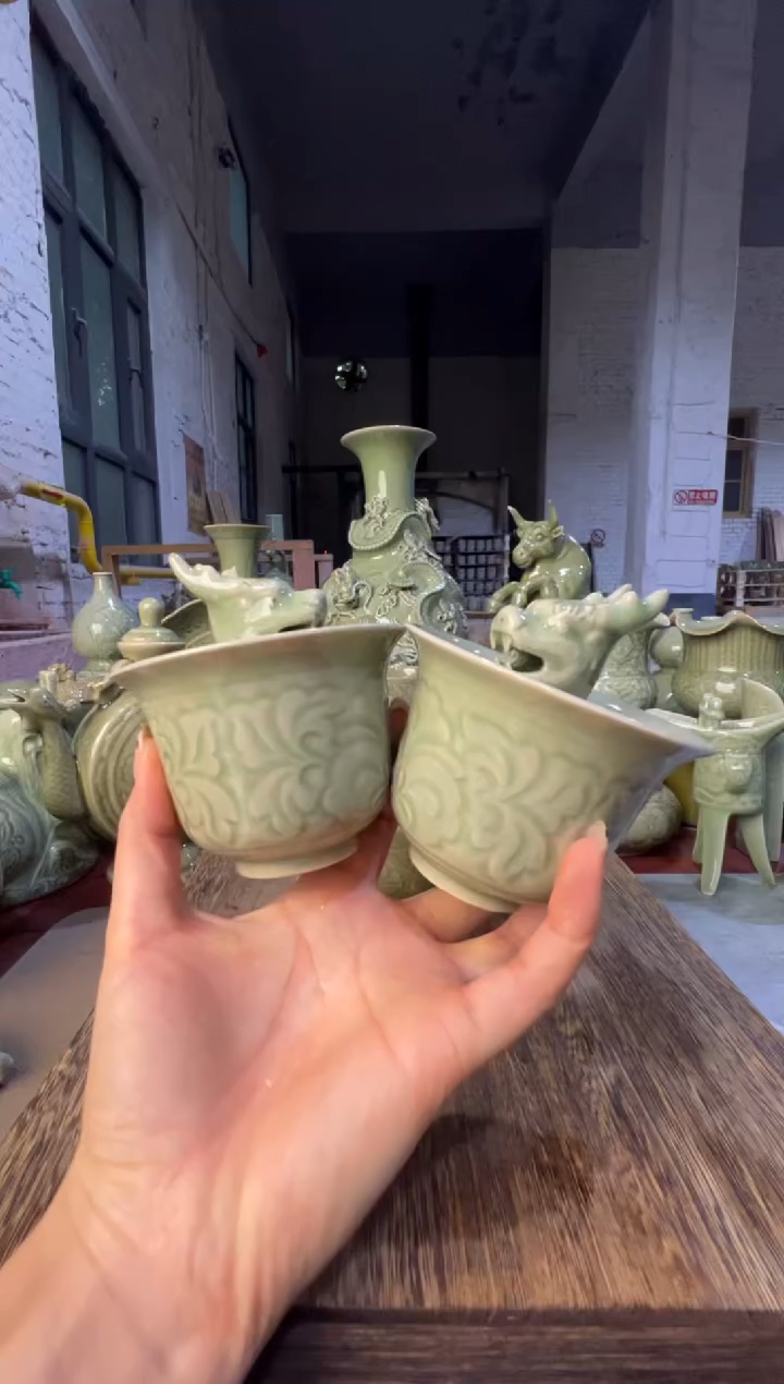 微瑕耀州窑龙头公平杯一对