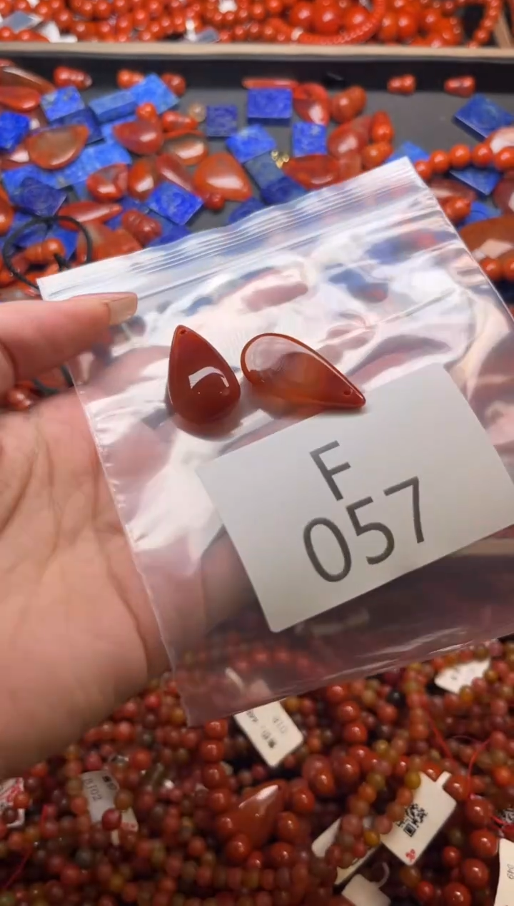 南红玛瑙未镶嵌珠宝奇石F057-一起