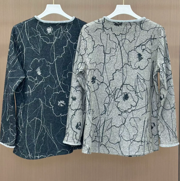 【xineba新】韩国圆领毛绒绒艺术花纹长袖打底衫新款时尚洋气舒适