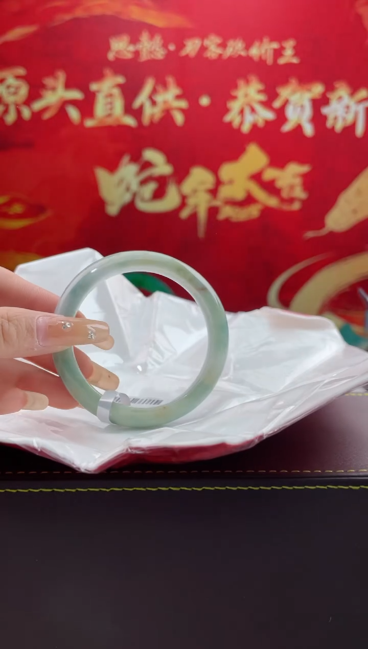 【闪购商品】翡翠手镯未镶嵌8翡翠手镯（微瑕）