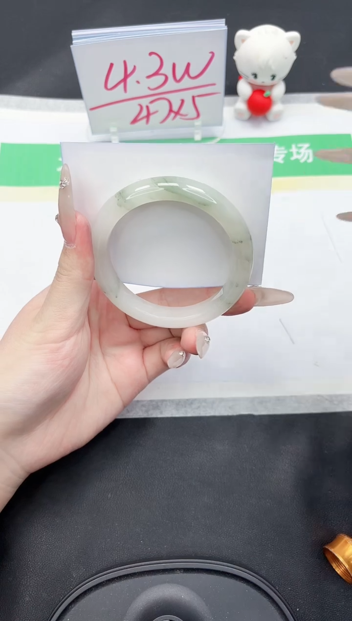 【闪购商品】石英质玉手镯未镶嵌275-56.8