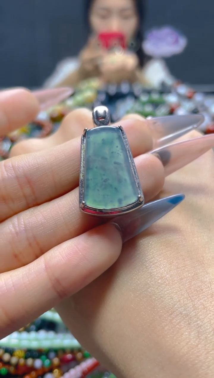 颈饰未镶嵌翡翠/T/翡翠A货，一件也是批发价