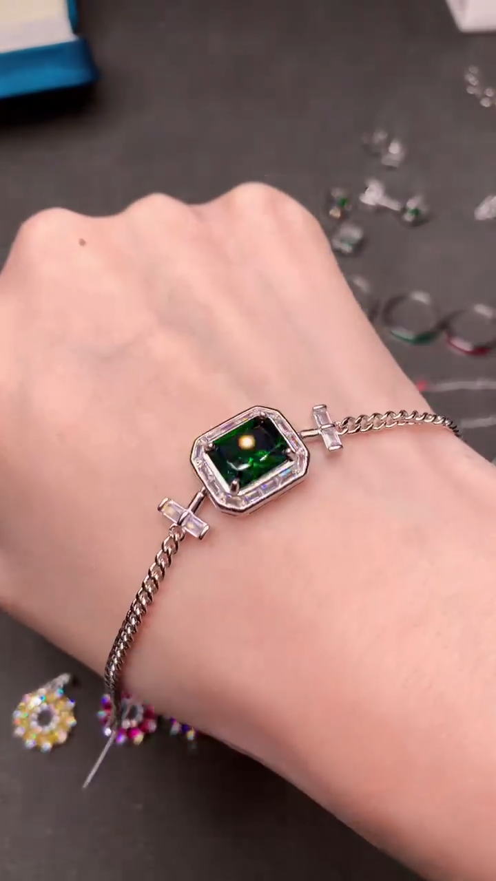 【闪购商品】透辉石手链银S925镶嵌.....