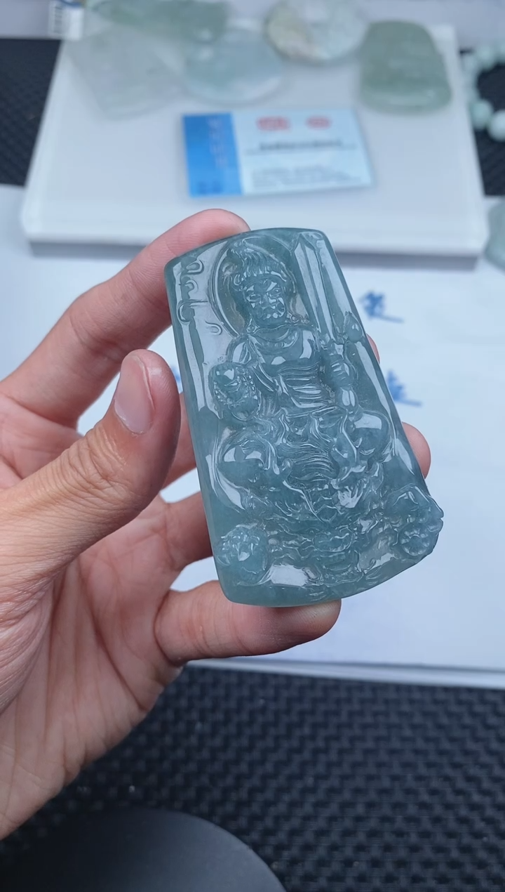 翡翠未镶嵌颈饰       71