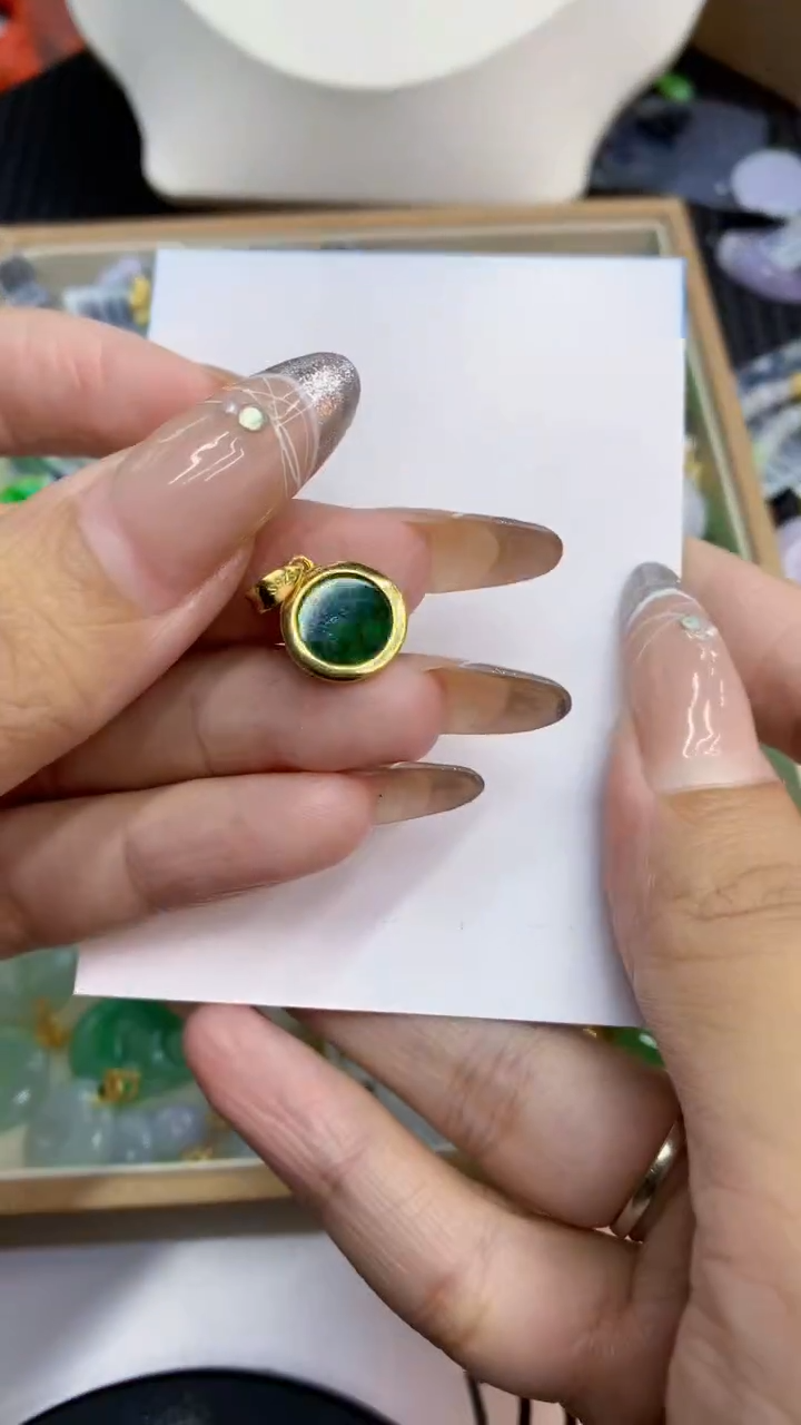 颈饰未镶嵌翡翠1