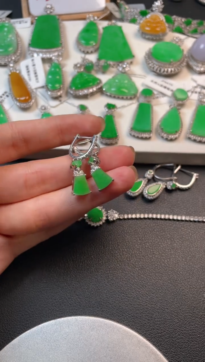 【闪购商品】翡翠吊坠(不含链)银S925镶嵌耳坠