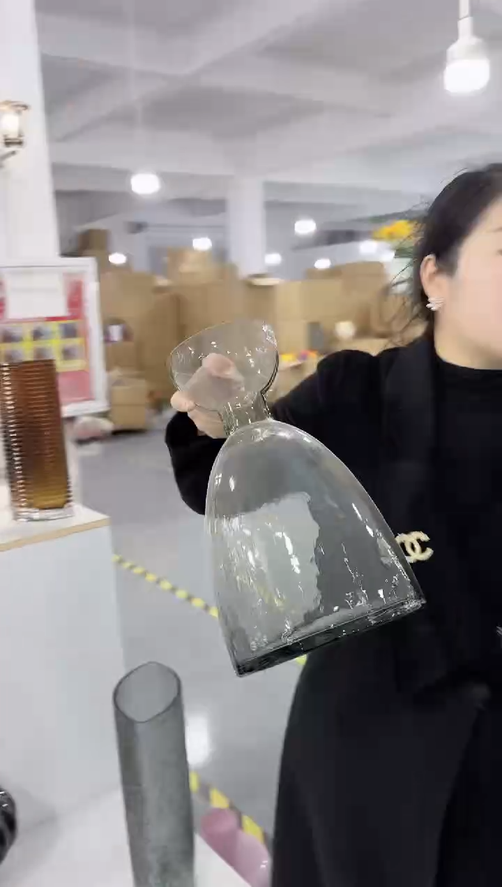 【闪购商品】玻璃唐总花瓶厂微瑕-2410