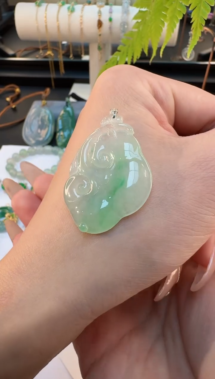 【闪购商品】翡翠颈饰18K金镶嵌缅甸翡翠A货吊坠