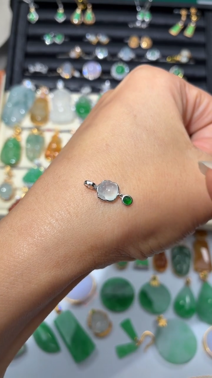 颈饰18K金镶嵌翡翠天然翡翠A货