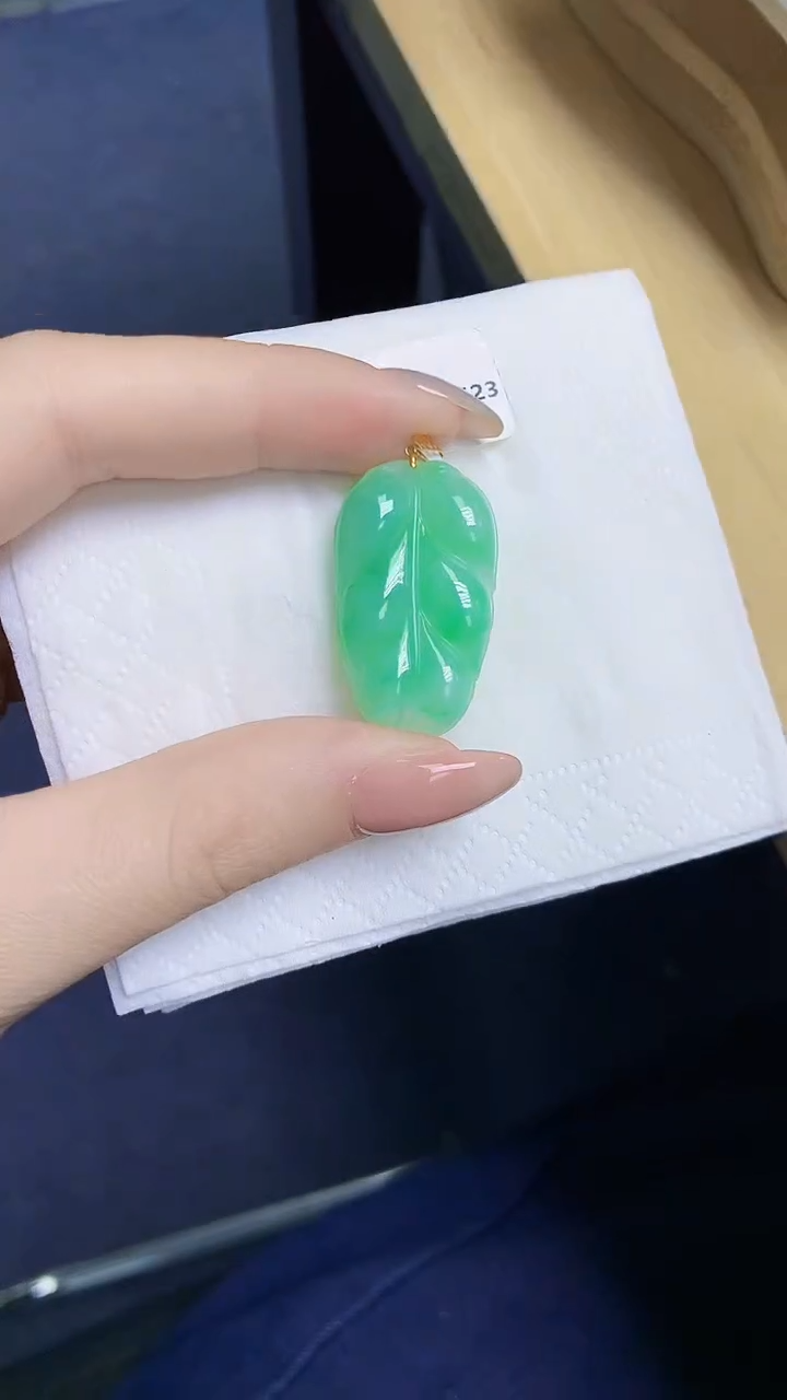 翡翠18K金镶嵌颈饰天然缅甸A货翡翠