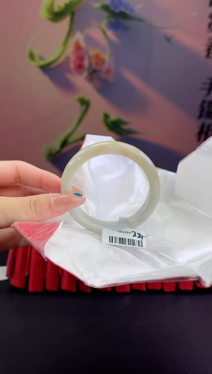 翡翠未镶嵌手镯翡翠手镯(微瑕）