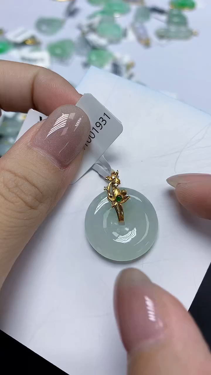 翡翠18K金镶嵌颈饰天然缅甸翡翠A货