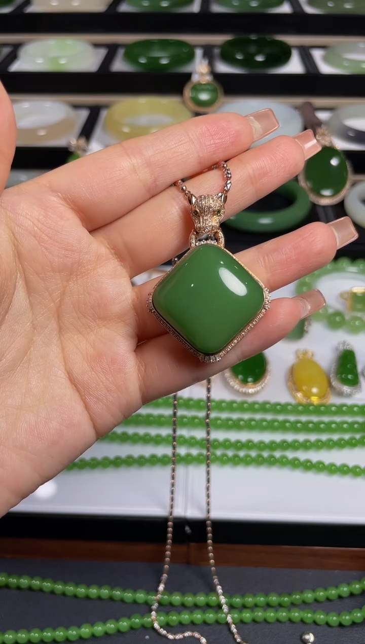 【闪购商品】和田玉吊坠18K金镶嵌.