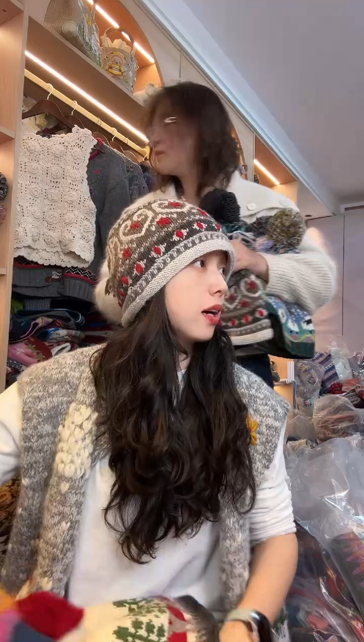 羊毛美利奴灰色刺绣爱心帽