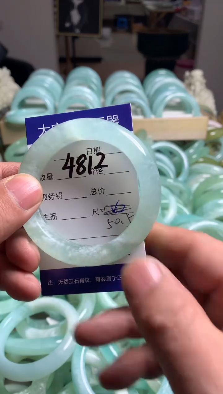 【闪购商品】蛇纹石玉手镯未镶嵌4812