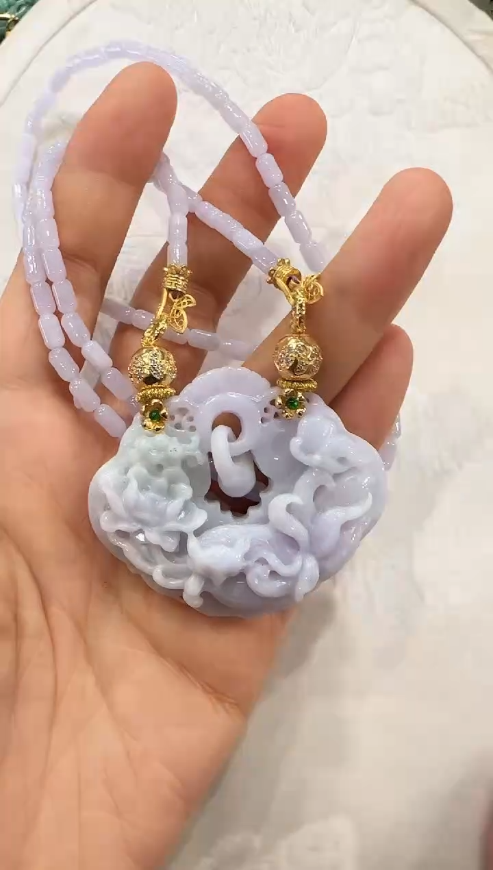 翡翠未镶嵌颈饰国风