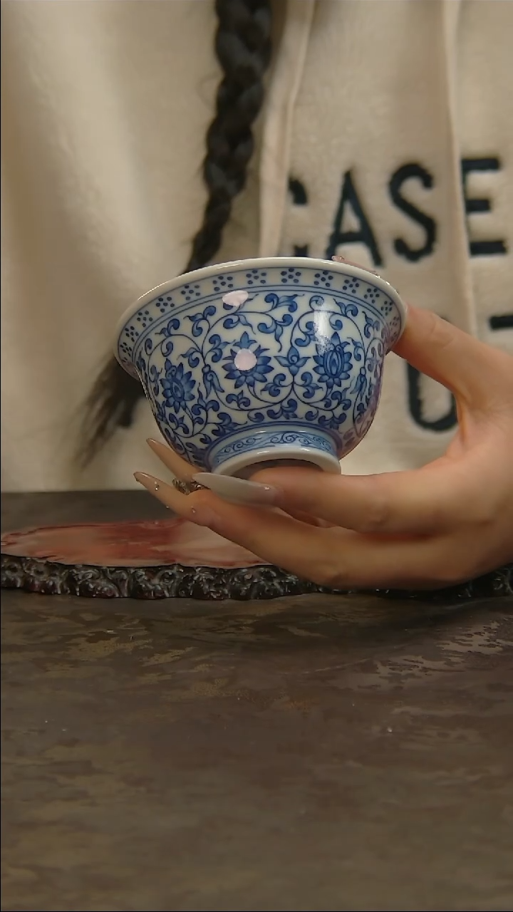 【闪购商品】青花手绘缠枝莲主人杯