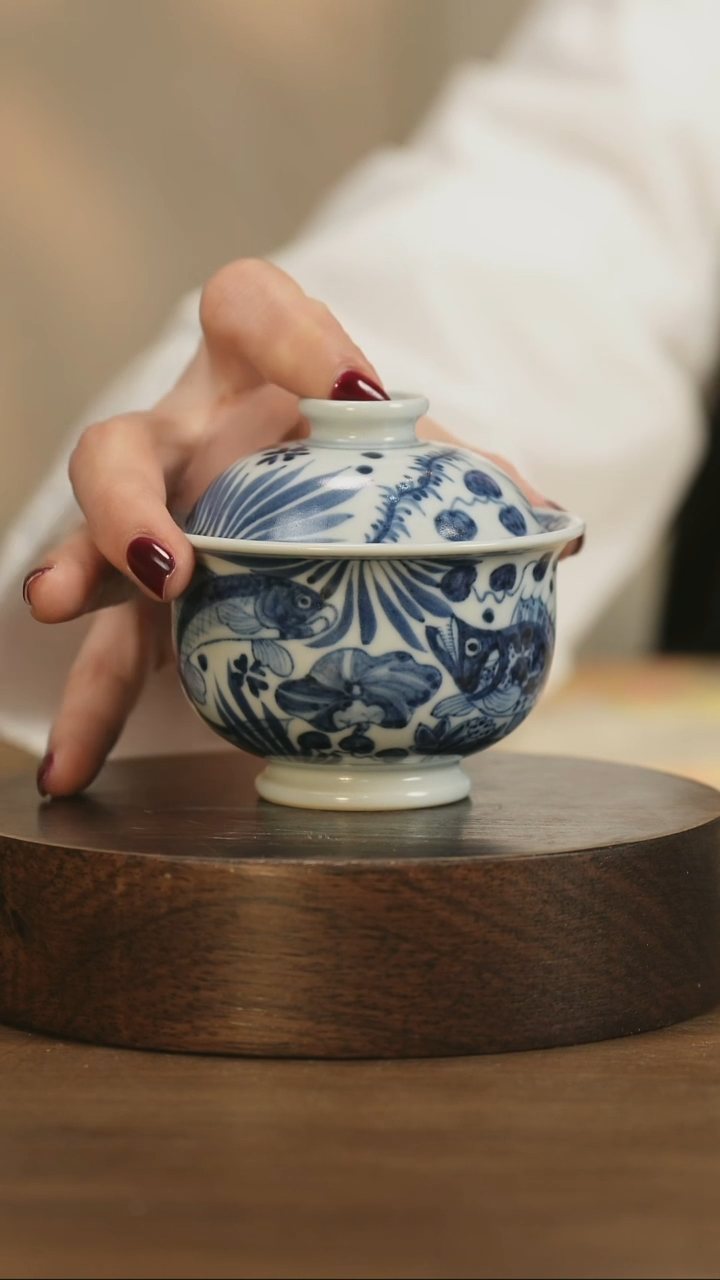 【闪购商品】景德镇手工青花鱼藻盖碗