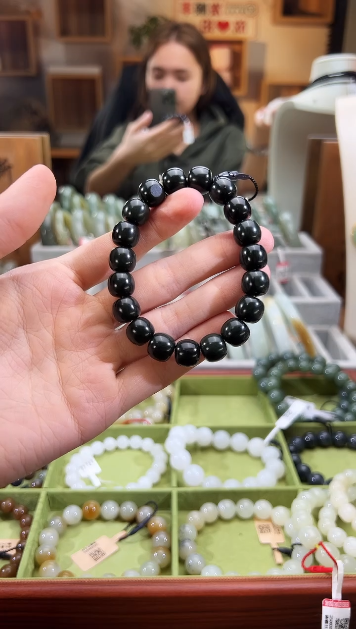 未镶嵌手串和田玉黑青子料了现在手串卡10x11