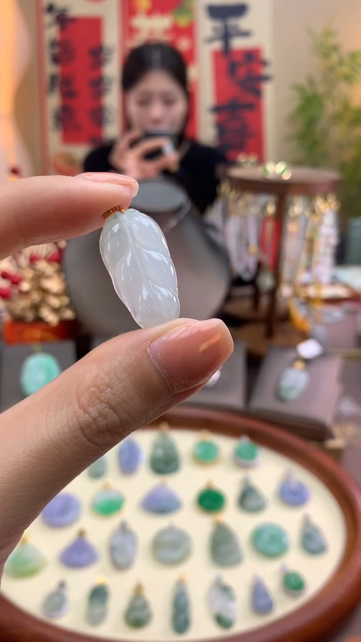 【闪购商品】翡翠颈饰18K金镶嵌叶子