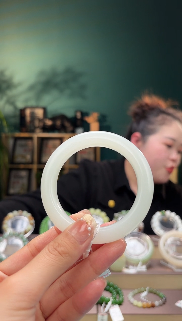 【闪购商品】和田玉手镯未镶嵌58+手镯