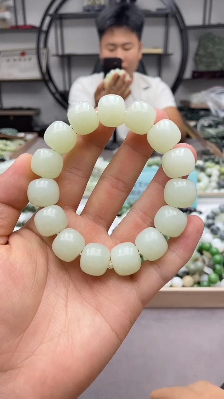 手串未镶嵌和田玉且末青白16老型