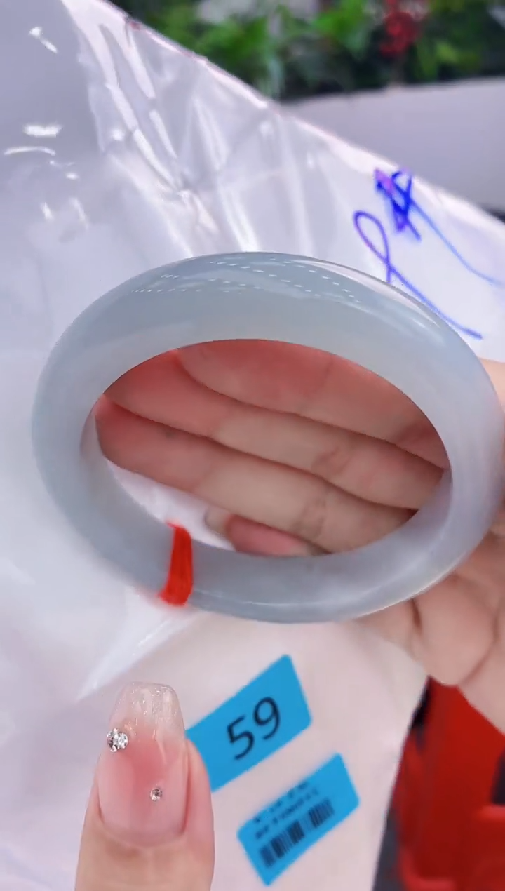 翡翠手镯未镶嵌翡翠手镯