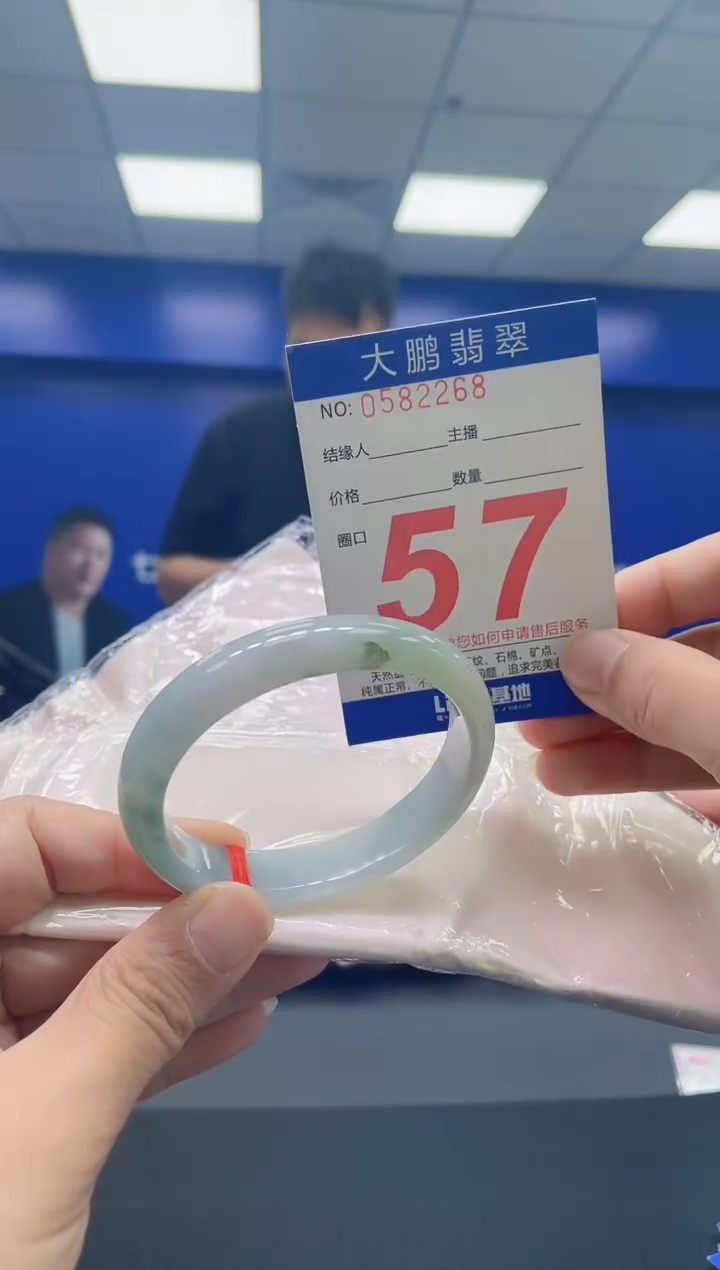 翡翠手镯未镶嵌薇**莱AAAAAAAAAA