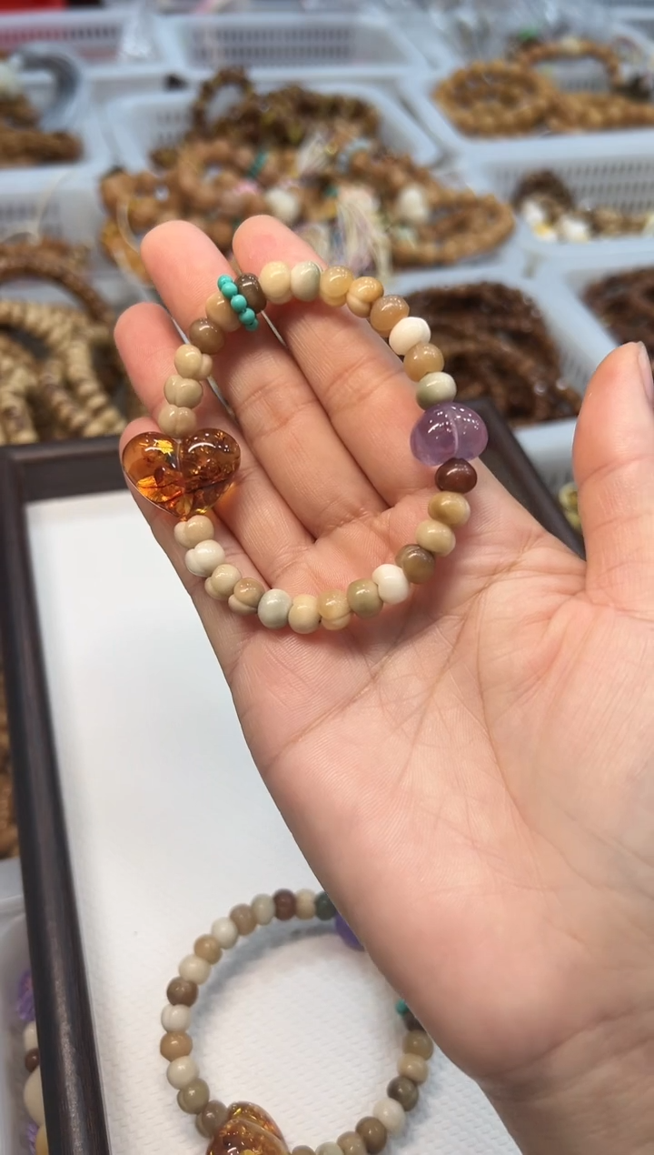 手串龙脊菩提卡8mm左右 屁桃 设计款 单圈【多样发1，可以挑】