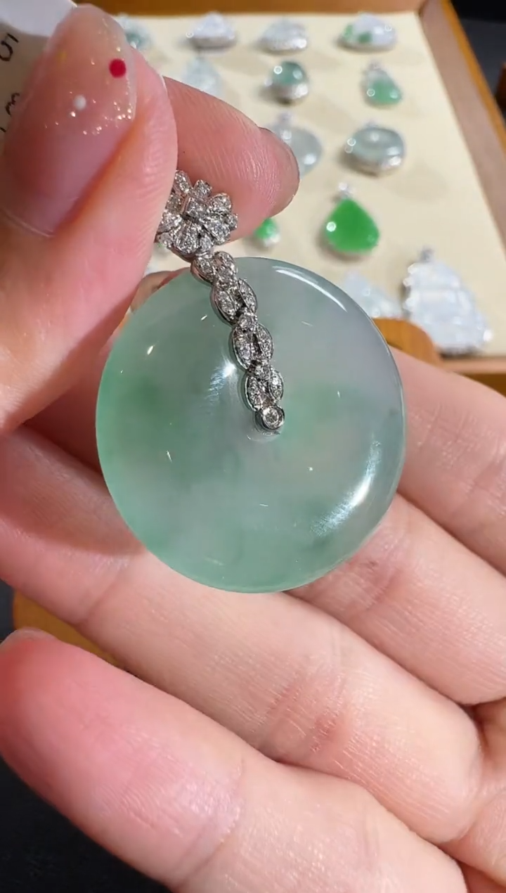 【闪购商品】翡翠吊坠(不含链)18K金镶嵌【源头工厂】钻石镶嵌