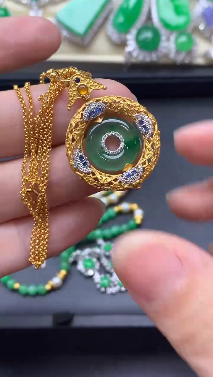 颈饰18K金镶嵌翡翠677-中国好珍宝