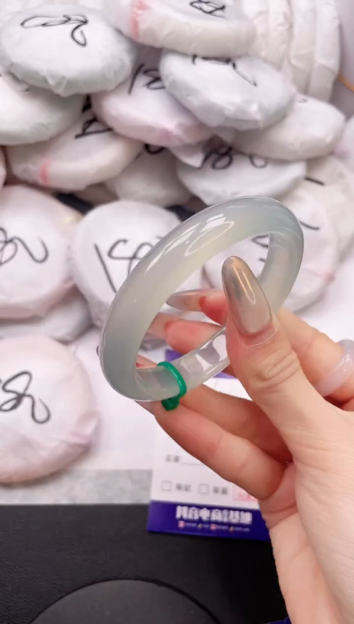 【闪购商品】石英质玉手镯未镶嵌1K264-57