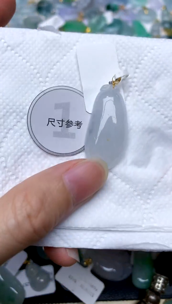 颈饰18K金镶嵌翡翠天然A货翡翠