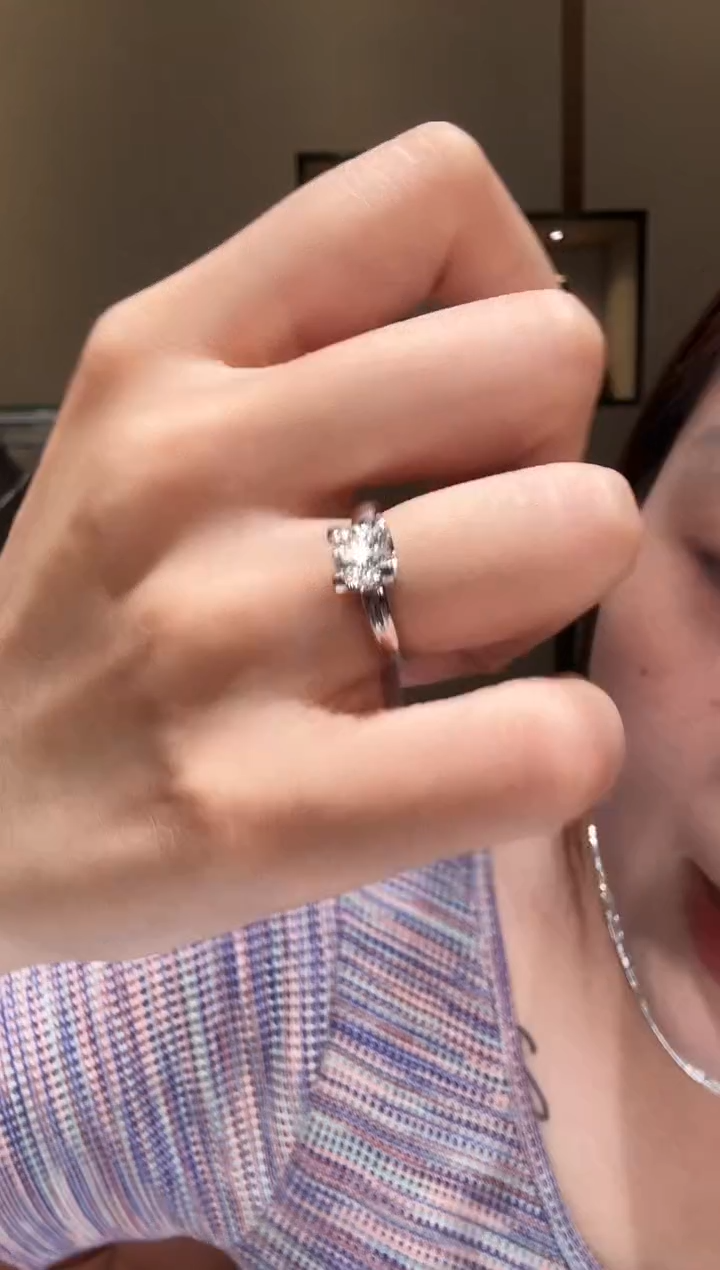 铂Pt950镶嵌戒指钻石大钻牛头