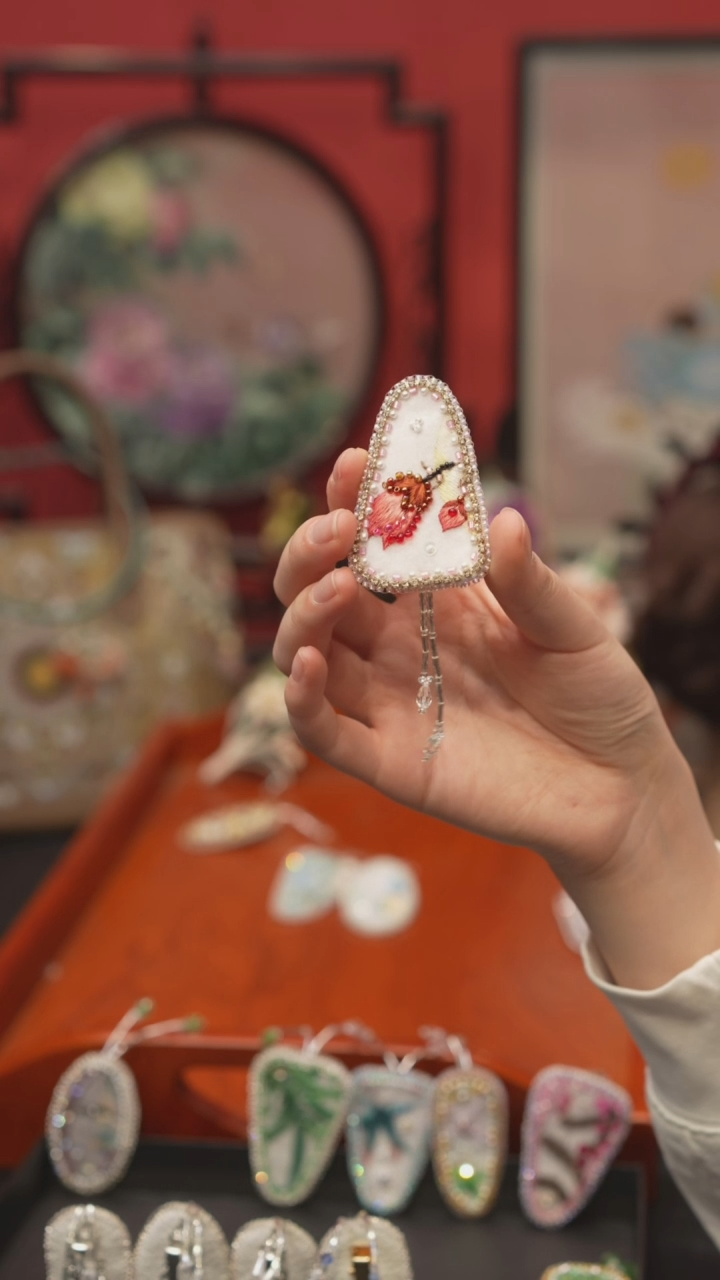 刺绣星****运非遗手工绒花饰品