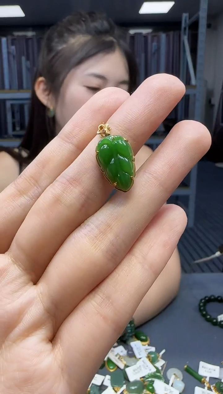 和田玉18K金镶嵌挂件 不含链