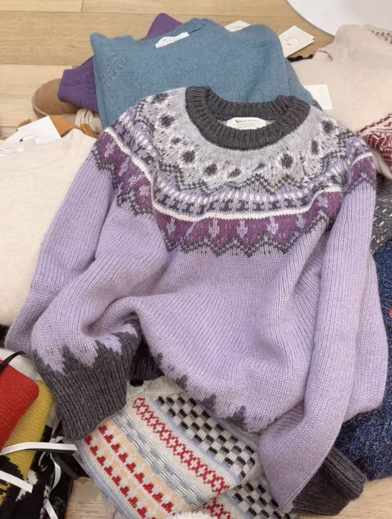 七言家  费尔岛织花！温柔紫提花圆领毛衣2