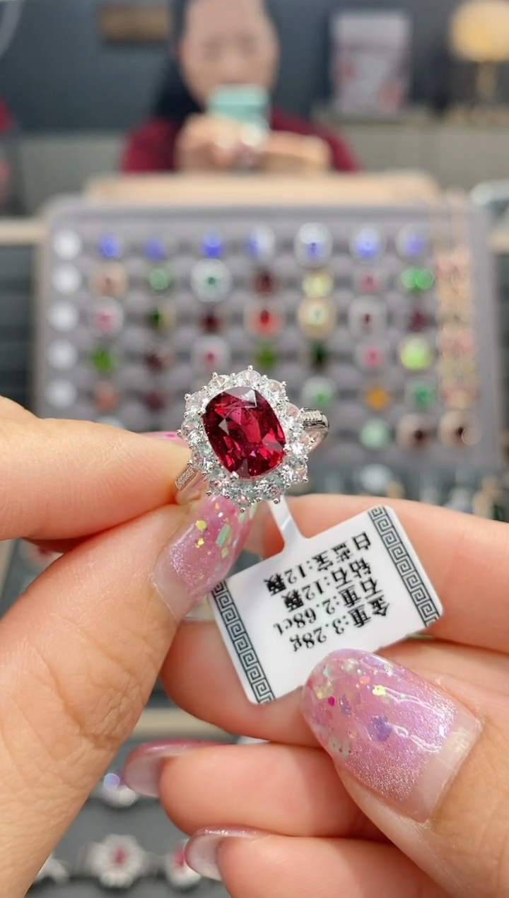 【闪购商品】碧玺戒指18K金镶嵌2.68    配白蓝宝