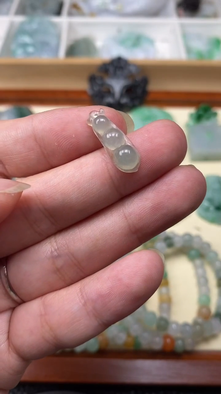 【闪购商品】翡翠挂件未镶嵌豆子