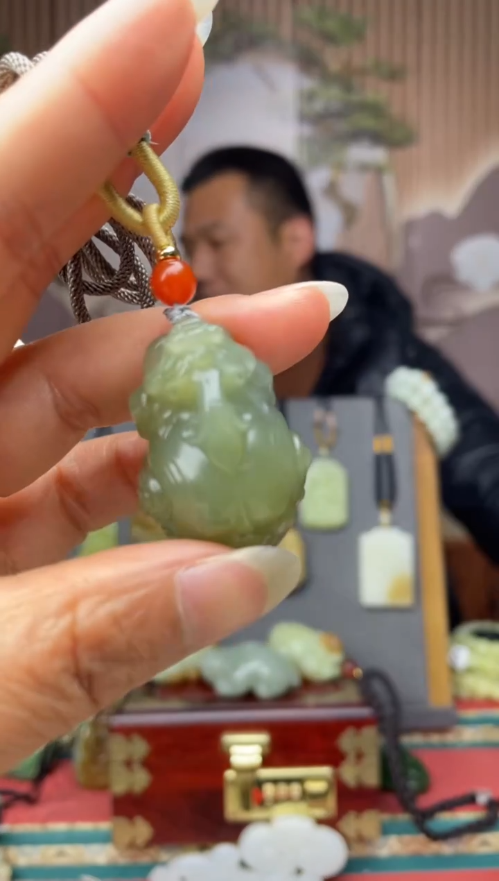 颈饰未镶嵌和田玉拍一发一