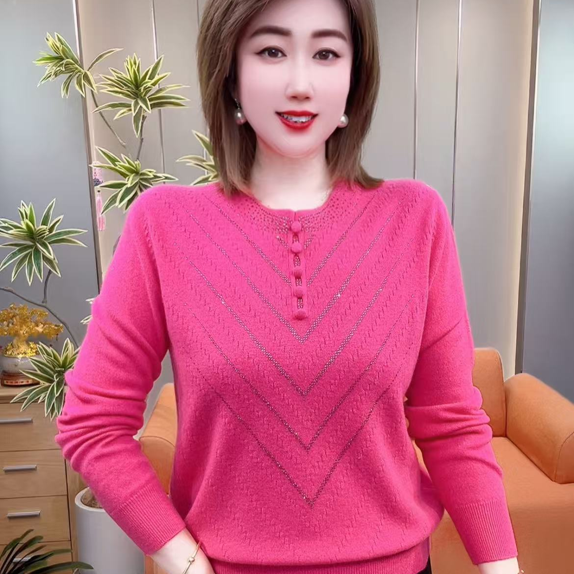 新款高档气质圆领纽扣镶钻羊毛衫24-327
