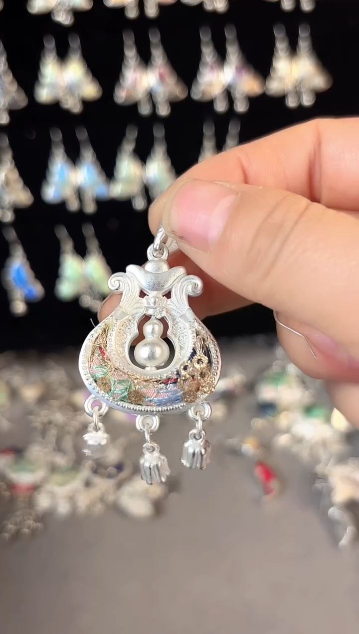 ?***?彩云南阁非遗老绣苗银饰品142