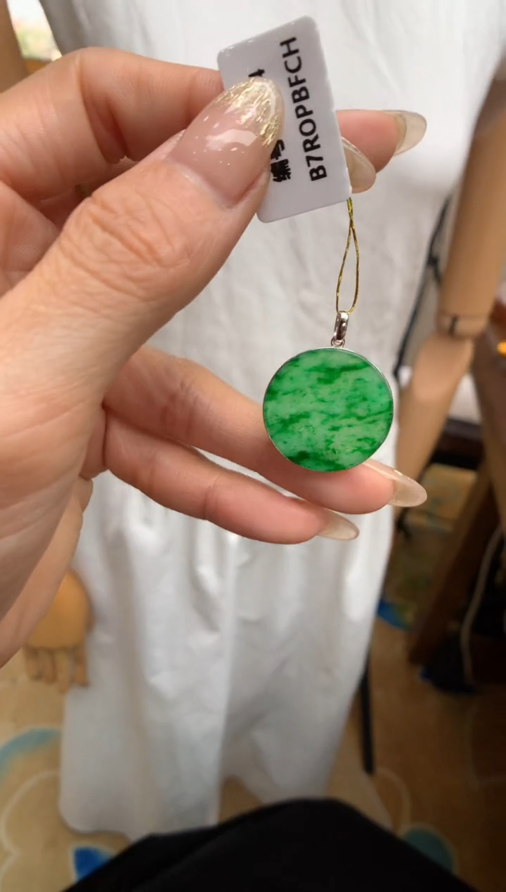 【闪购商品】翡翠颈饰18K金镶嵌无事牌